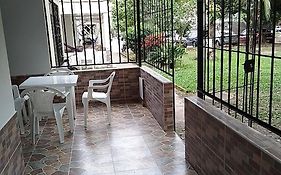 BONITA Y CÓMODA CASA DE 3 HABITACIONES EN cONJUNTO